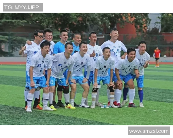 足球明星齐聚一堂精彩瞬间高清大合照展现足球魅力与友谊的完美结合